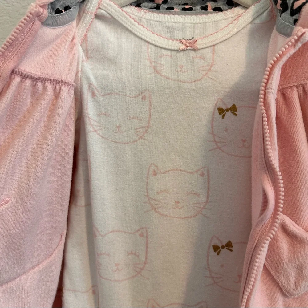 Bundle Set Of Onesie, Velour Hoodie Sweatshirt And Corduroy Pants 12 - 1… - Picture 7 of 17